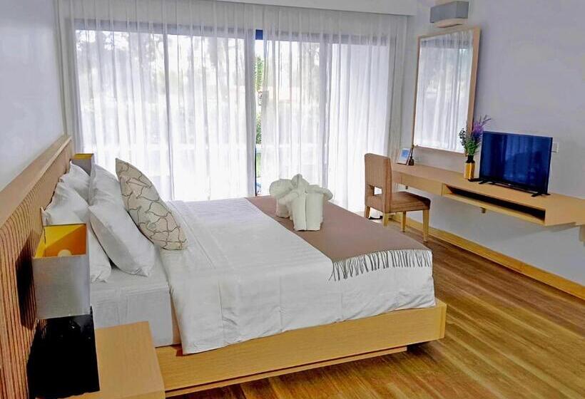 اتاق استاندارد با چشم‌انداز استخر, D Varee Mai Khao Beach Resort, Thailand