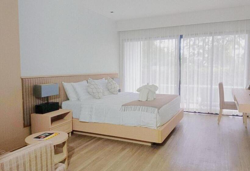 اتاق استاندارد با چشم‌انداز استخر, D Varee Mai Khao Beach Resort, Thailand