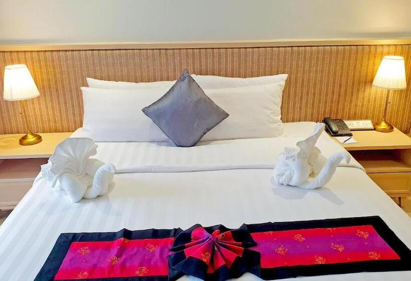 اتاق استاندارد با چشم‌انداز استخر, D Varee Mai Khao Beach Resort, Thailand