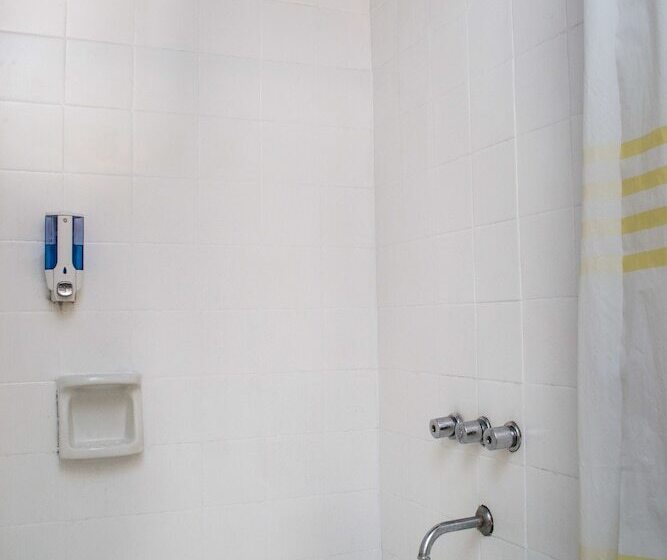 Quarto Estandar Banheiro Compartilhado, Hostel Inn Bariloche