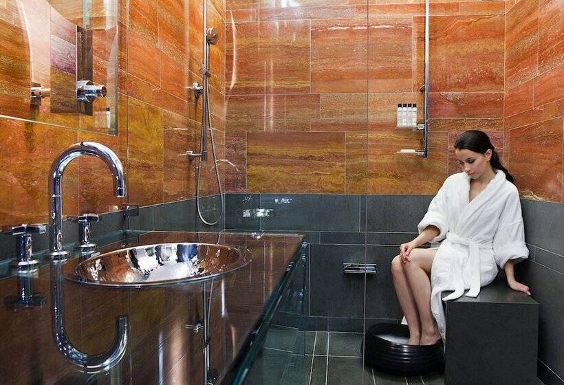 اتاق لوکس با چشم‌انداز شهر, Andaz 5th Avenue, By Hyatt