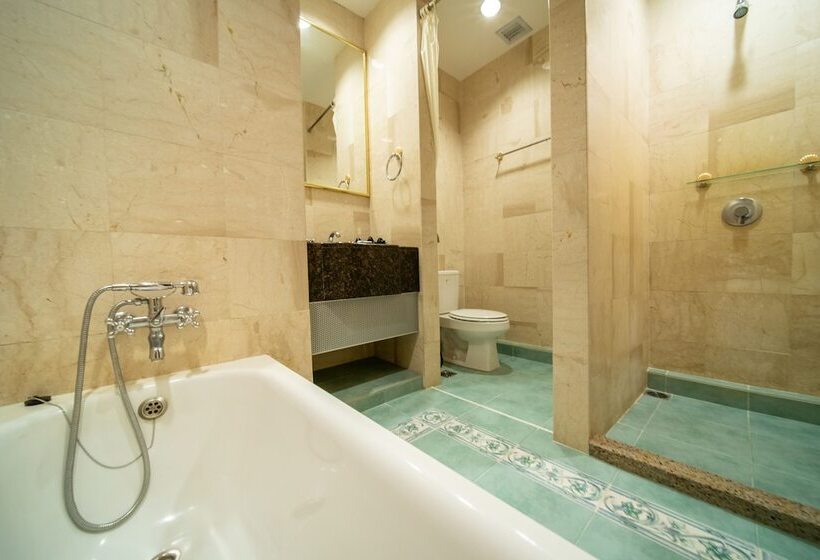 اتاق لوکس, Century Pines Resort