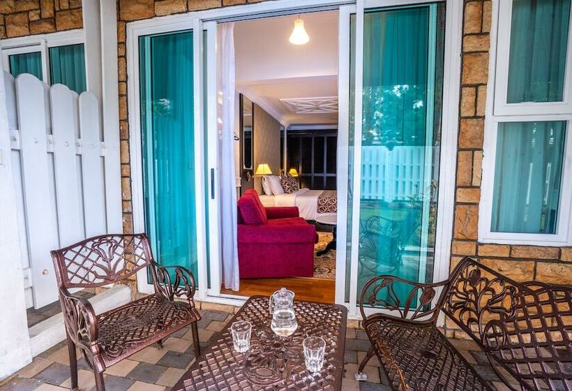 اتاق سوپریور, Century Pines Resort