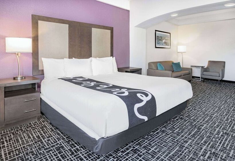 Deluxe Room Adapted for people with reduced mobility, La Quinta Inn & Suites By Wyndham Norfolk Airport