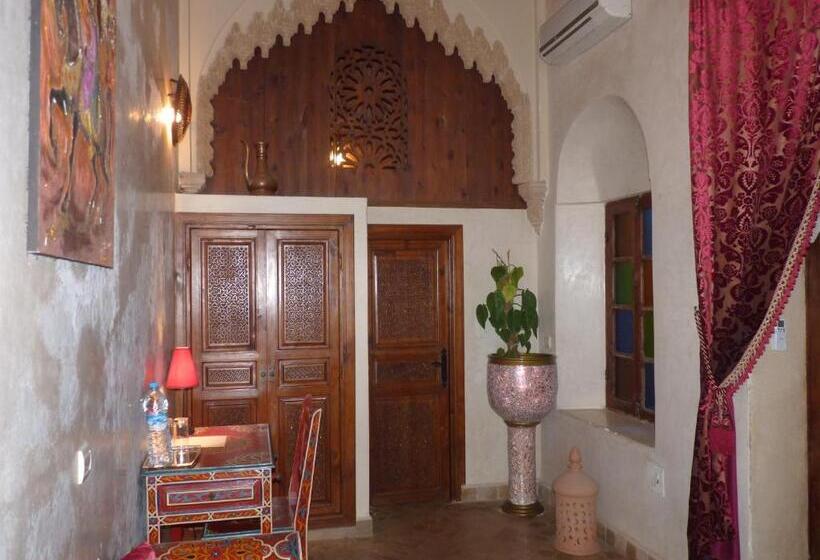 سوییت لوکس, Riad Marlinea