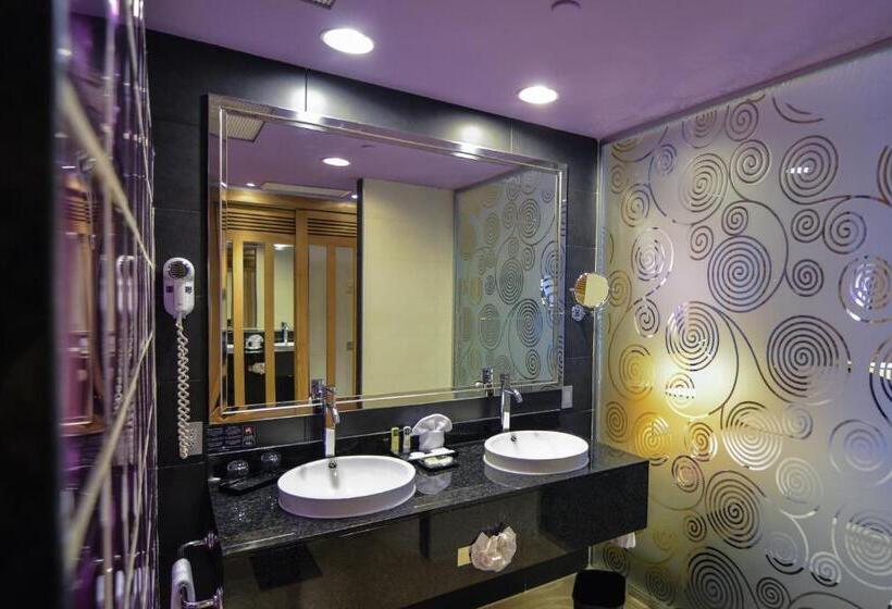 سوئیت سینیور, Hotel Riu Plaza Panama