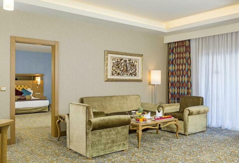 سوئیت با تخت بزرگ, Royal Holiday Palace