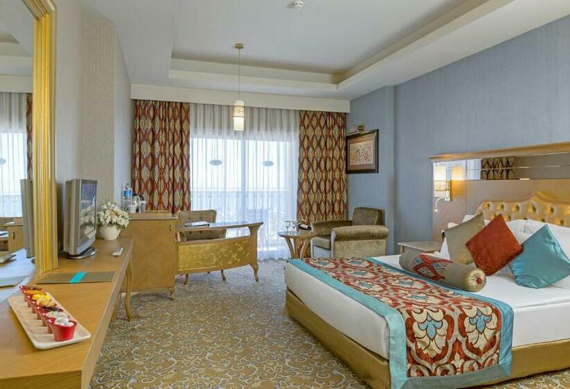 سوئیت با تخت بزرگ, Royal Holiday Palace
