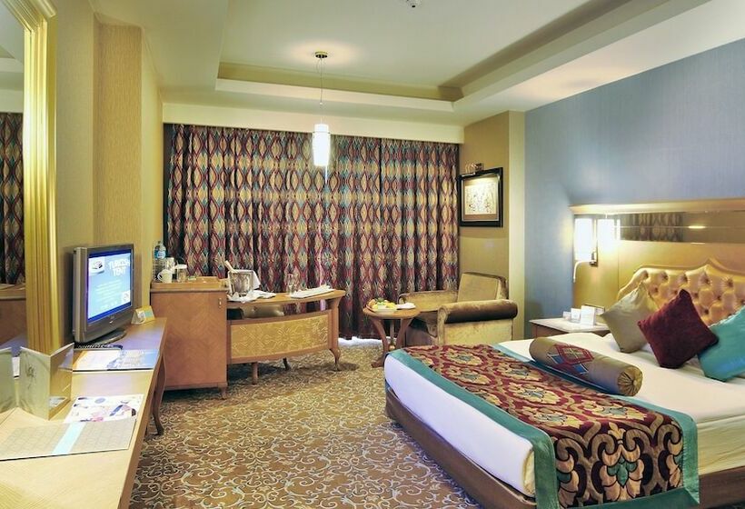 سوئیت با تخت بزرگ, Royal Holiday Palace