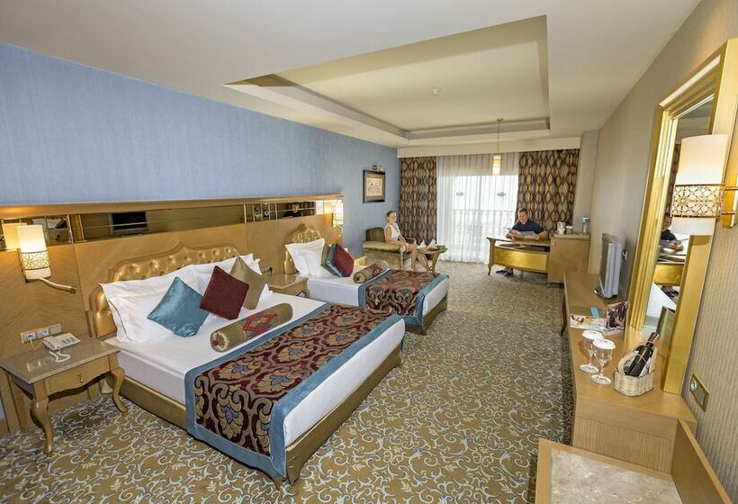 سوئیت با تخت بزرگ, Royal Holiday Palace