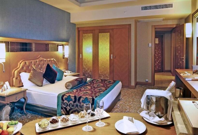 اتاق دوبلکس, Royal Holiday Palace