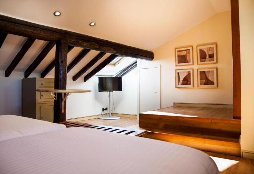 سوییت جونیور, Soria Plaza Mayor