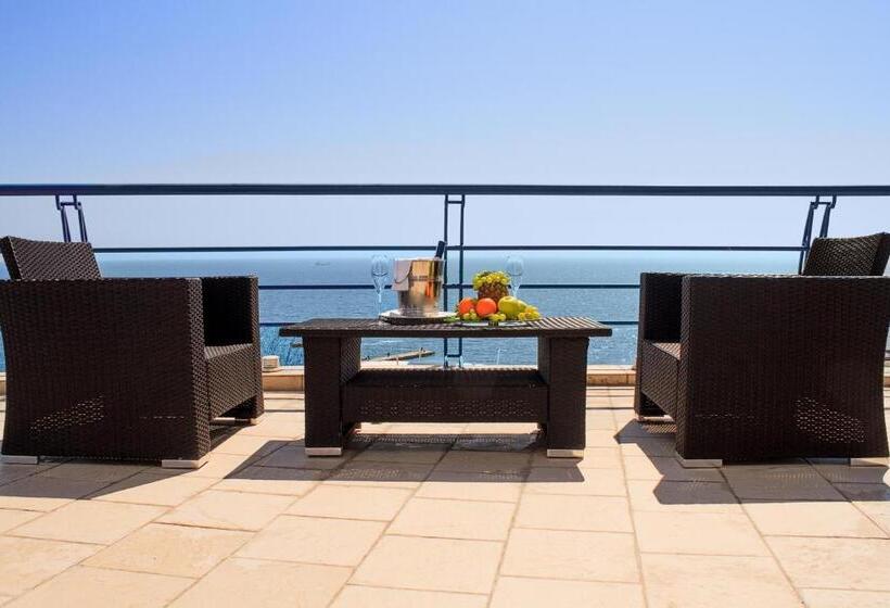 سوییت سوپریور با چشم‌انداز دریا, Stella Residence Club