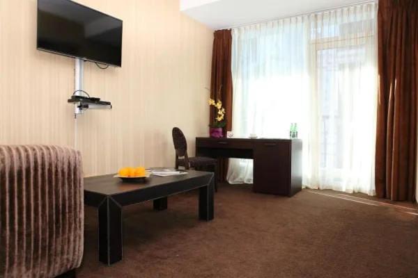 استودیوی استاندارد, Stella Residence Club