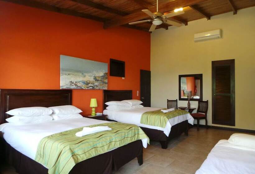 اتاق استاندارد با تخت دو نفره بزرگ, The Falls Resort At Manuel Antonio  Bed And Breakfast