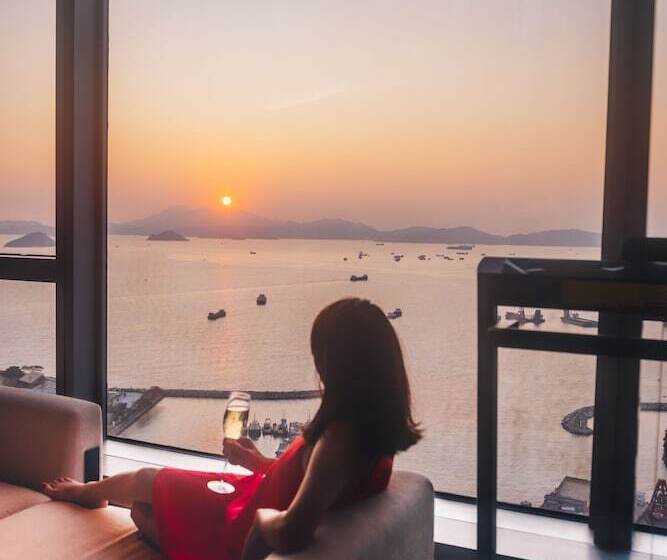 Standard Room Sea View, W Hong Kong