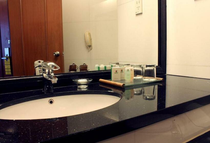 اتاق استاندارد با تخت بزرگ, Imperial Hotel Miri