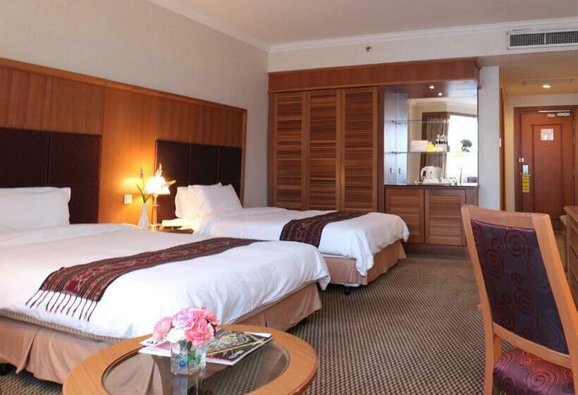 اتاق سوپریور با تخت بزرگ, Imperial Hotel Miri