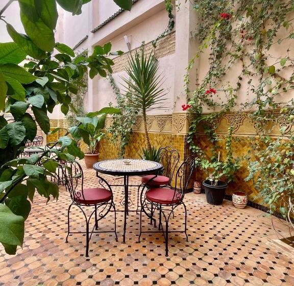 اتاق خانوادگی, Riad Zahraa Al Ismailia