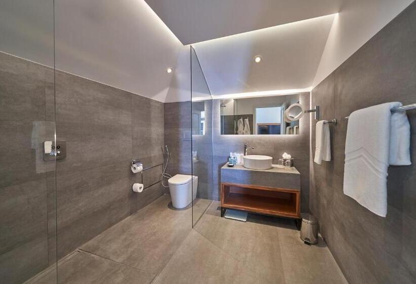 سوئیت جونیور با تراس, Les Suites At The Cliff Bay   Portobay