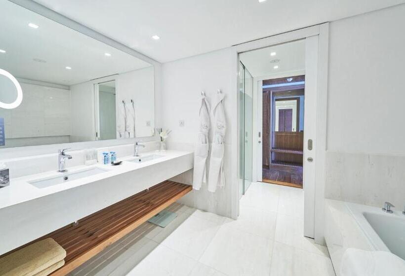 سوییت با چشم‌انداز دریا, Les Suites At The Cliff Bay   Portobay