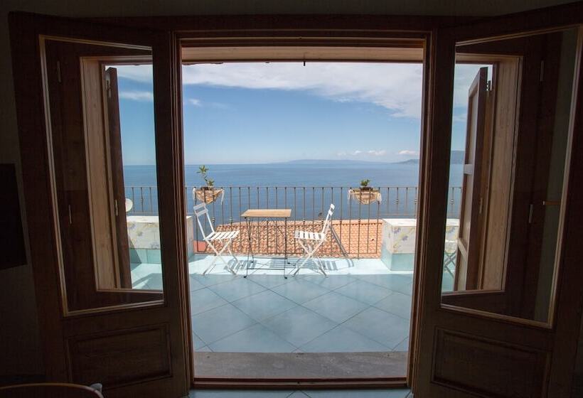 1 Bedroom Penthouse Apartment, Casa Vela B&b