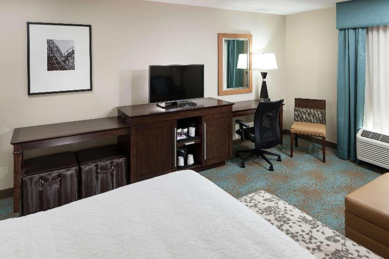 اتاق استاندارد با تخت بزرگ, Hampton Inn & Suites St. Louis At Forest Park