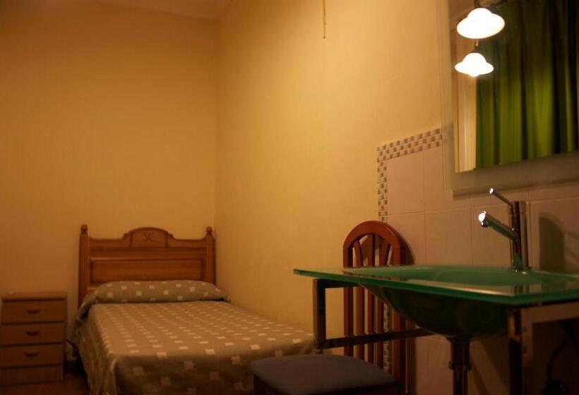 اتاق استاندارد یک تخته با سرویس بهداشتی مشترک, Pensión Matilde