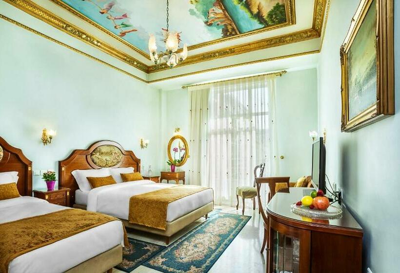 اتاق راحتی سه تخته, Imperial Palace Classical Hotel Thessaloniki