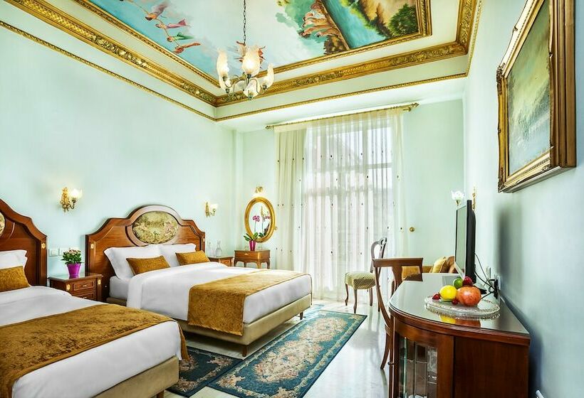 اتاق راحتی سه تخته, Imperial Palace Classical Hotel Thessaloniki