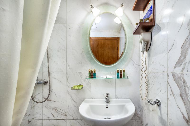 اتاق استاندارد سه نفره, Imperial Palace Classical Hotel Thessaloniki