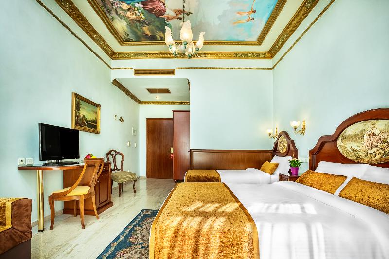 اتاق راحتی سه تخته, Imperial Palace Classical Hotel Thessaloniki