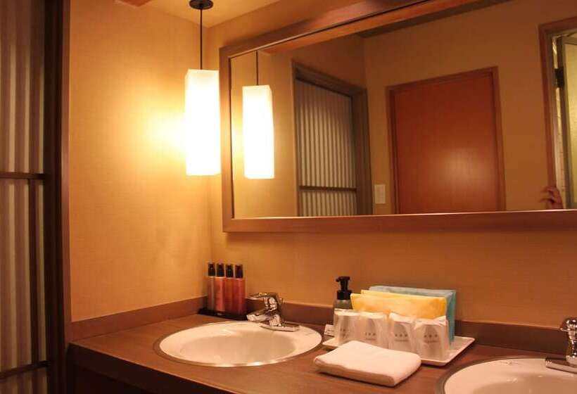 اتاق خانوادگی با چشم‌انداز دریا, Aki Grand Hotel & Spa