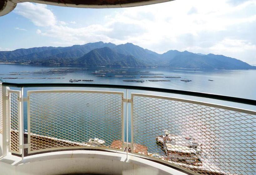 اتاق خانوادگی با چشم‌انداز دریا, Aki Grand Hotel & Spa