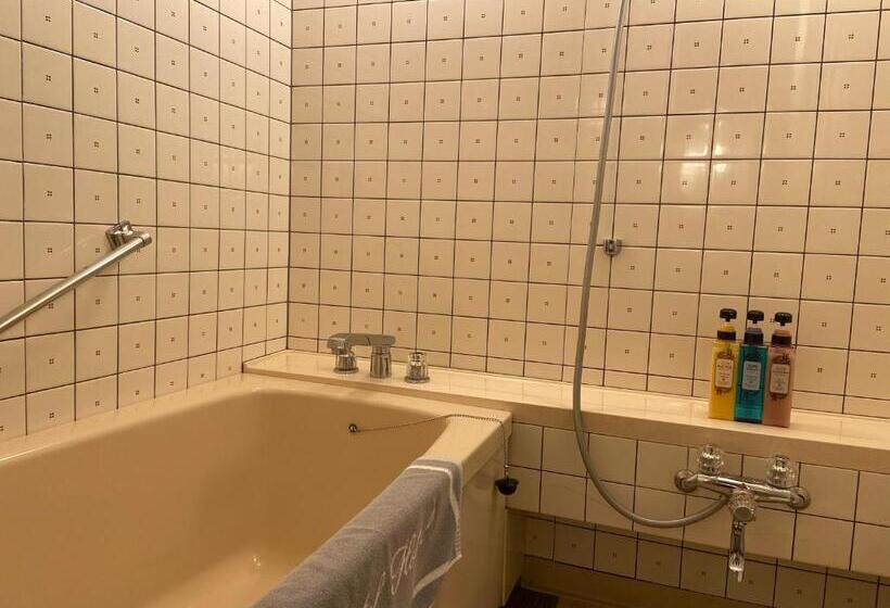 اتاق خانوادگی با چشم‌انداز دریا, Aki Grand Hotel & Spa