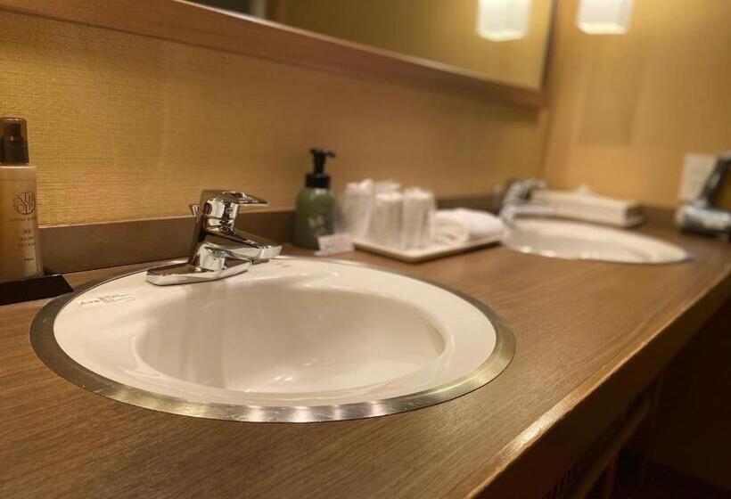 اتاق خانوادگی با چشم‌انداز دریا, Aki Grand Hotel & Spa