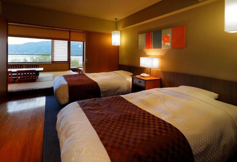 اتاق خانوادگی با چشم‌انداز دریا, Aki Grand Hotel & Spa