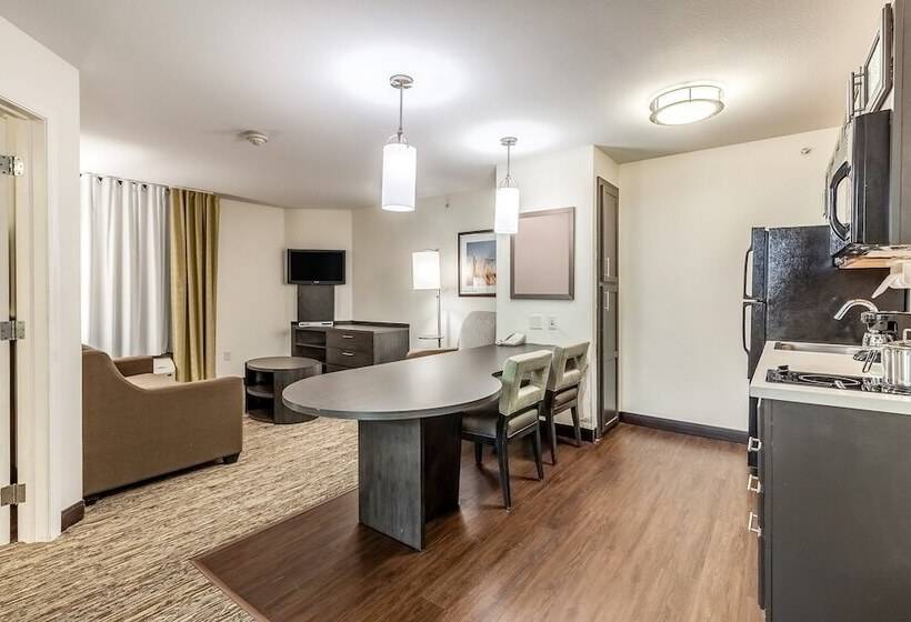 سوییت, Candlewood Suites Lincoln, An Ihg