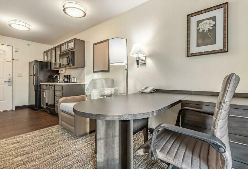 استودیوی استاندارد, Candlewood Suites Lincoln, An Ihg