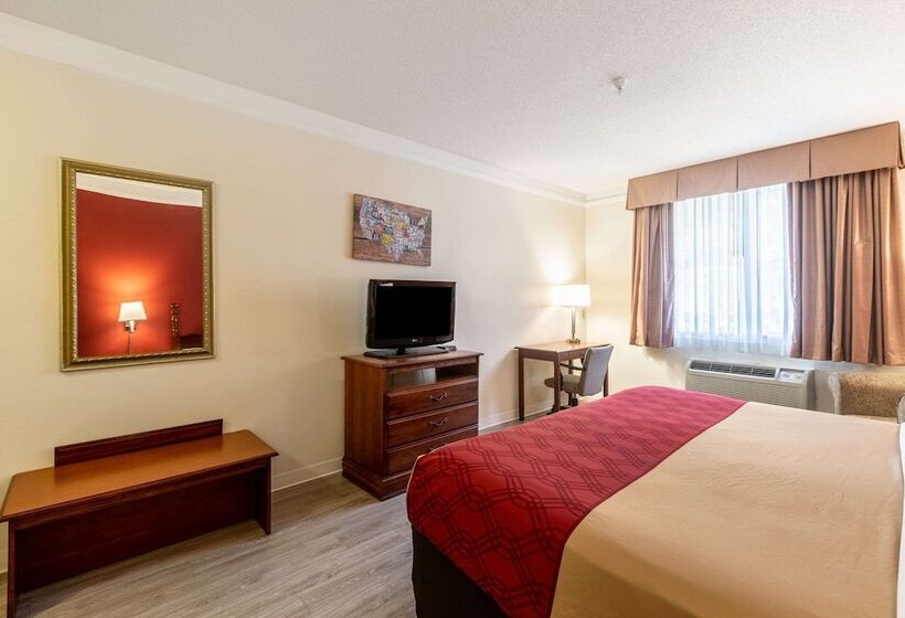 Suite Adapted for people with reduced mobility, Econo Lodge  Inn & Suites