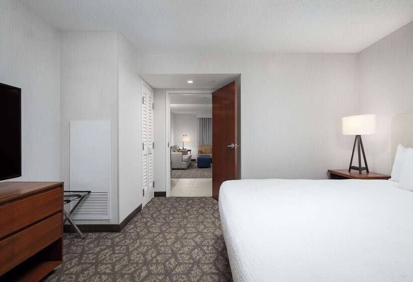 Standard Room Double Bed Adapted for people with reduced mobility, Embassy Suites By Hilton Portland Airport