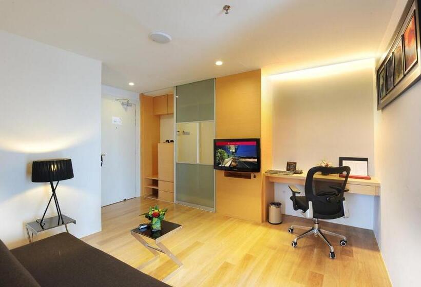 Quarto Familiar, Empire  Subang