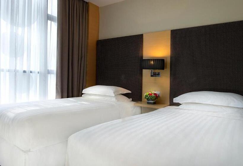 اتاق خانوادگی, Empire Hotel Subang