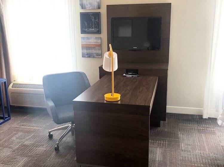 استودیوی استاندارد, Hampton Inn & Suites Norfolk Airport