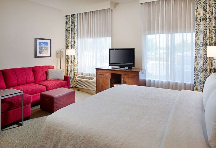 استودیوی استاندارد, Hampton Inn & Suites Palmdale