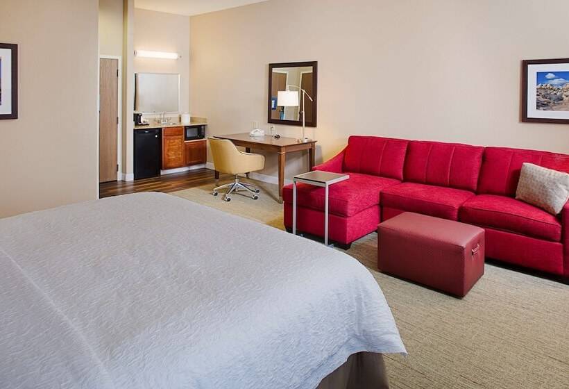 استودیوی استاندارد, Hampton Inn & Suites Palmdale