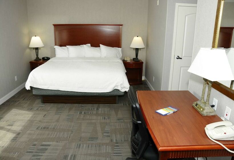 스탠다드 룸 더블 침대, Hampton Inn & Suites Redding