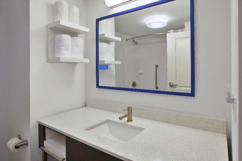 اتاق استاندارد با تخت بزرگ, Hampton Inn White River Junction