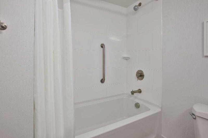 اتاق استاندارد با تخت بزرگ, Hampton Inn White River Junction