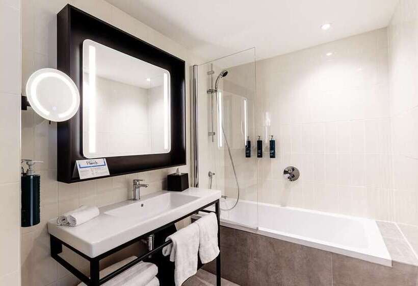 اتاق استاندارد با تخت بزرگ, Hilton Columbus/polaris